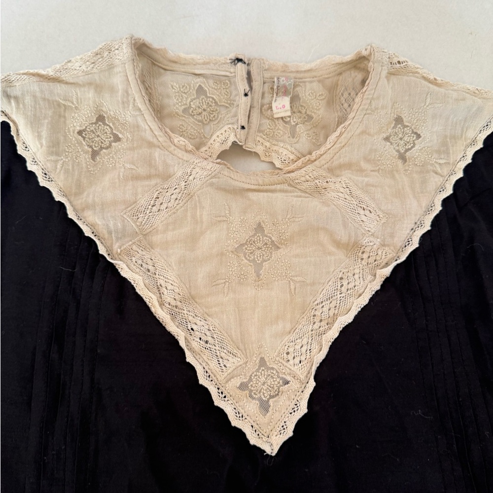 Free People Heart of Darkness Cutout Black Cream Tunic Top Lace Women’s large - Picture 4 of 10